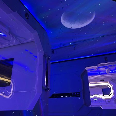 Bmax Spacepods Đảo Mactan Ngoại thất bức ảnh